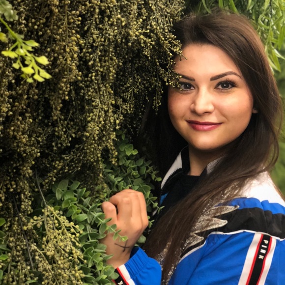 Meet your Posher, Tiffany - Picture 1 of 1